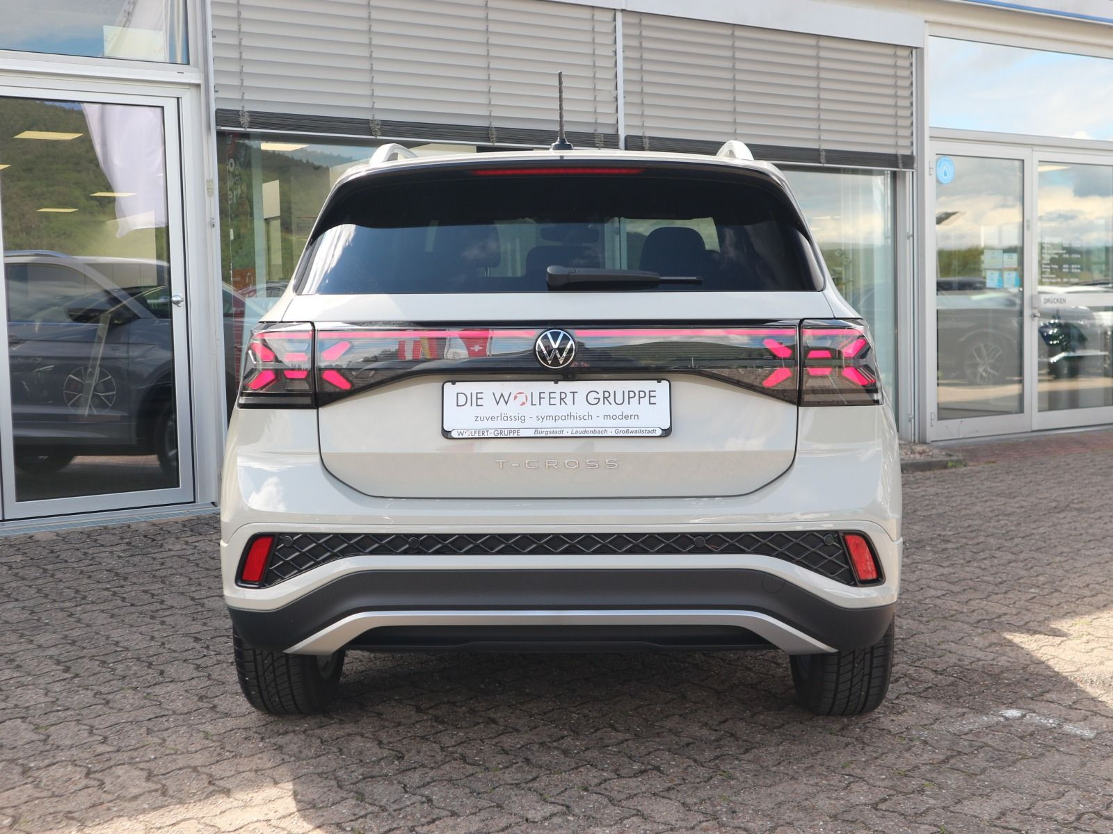 Fahrzeugabbildung Volkswagen T-Cross R-Line 1.0 TSI DSG RFK MATRIX NAVI CARPLAY