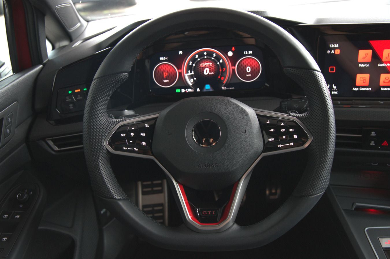 Fahrzeugabbildung Volkswagen Golf GTI 2.0 TSI DSG ACC RFK NAVI CARPLAY