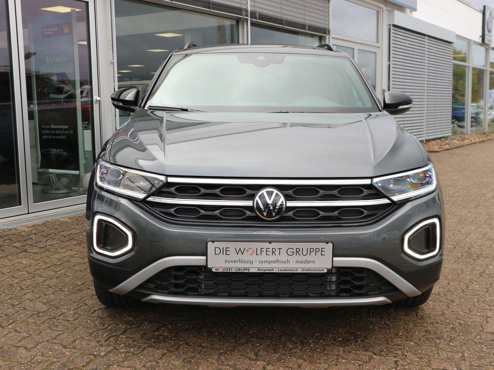 Fahrzeugabbildung Volkswagen T-Roc Style 2.0 TDI SCR (150 PS) DSG*AHK*WINTERRÄDER*