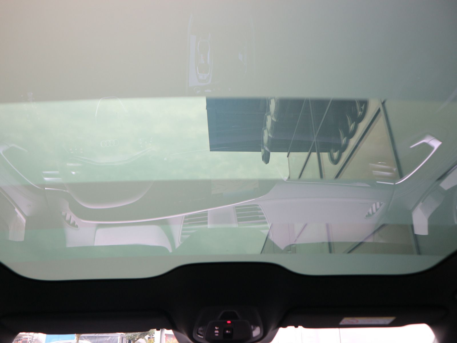 Fahrzeugabbildung Audi A5 Avant e-hybrid quattro S line S tronic*PANO*