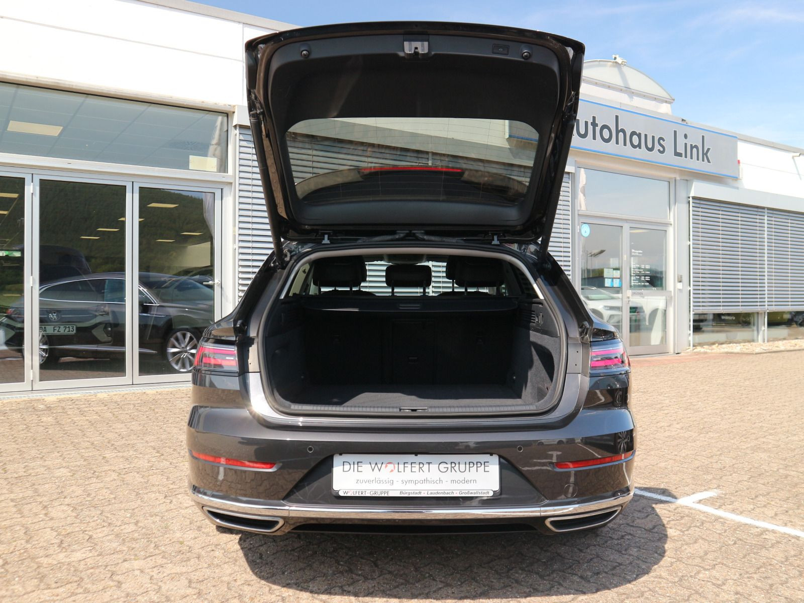 Fahrzeugabbildung Volkswagen Arteon SB Elegance 1.4 TSI eHybrid DSG AHK 360° NAVI