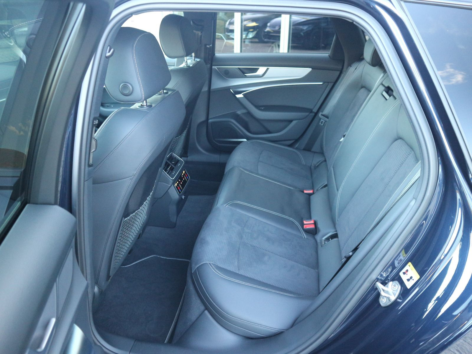 Fahrzeugabbildung Audi S6 Avant 3.0 TDI quattro B&O MATRIX RFK ACC 21