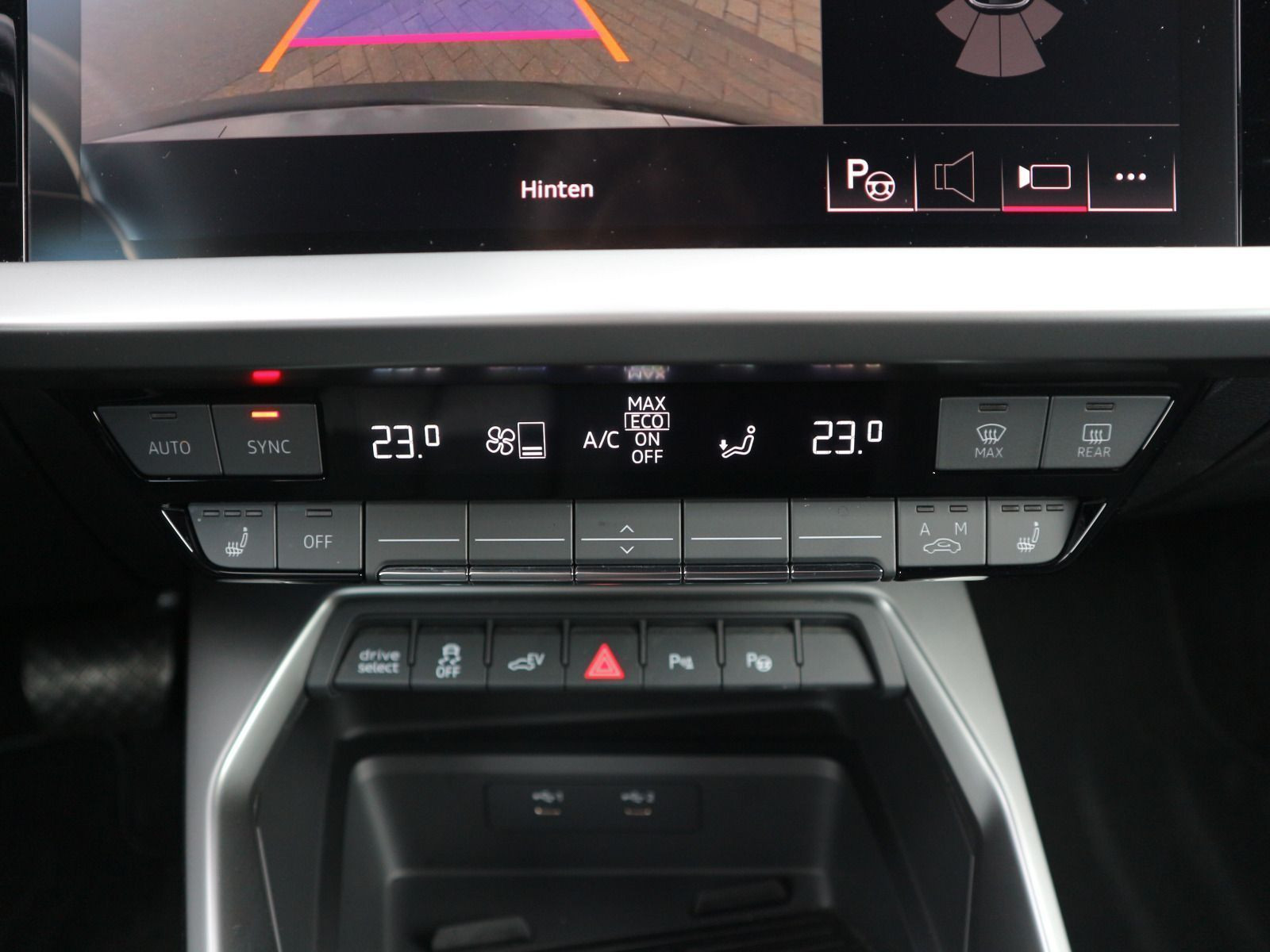 Fahrzeugabbildung Audi A3 Sportback 40 TFSI e S tronic AHK*CARPLAY*RFK*SHZ