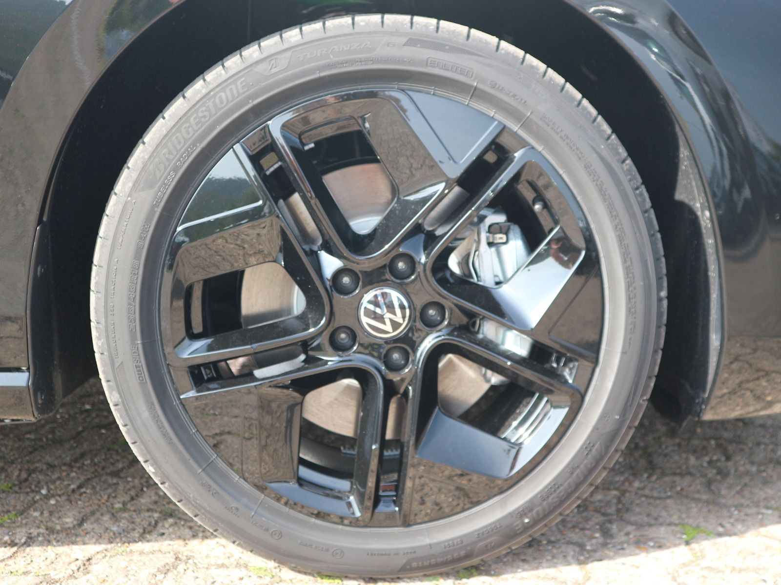 Fahrzeugabbildung Volkswagen Passat R-Line 2,0 l TSI OPF 4MOTION (265 PS) DSG *BLACKSTYLE*AHK*