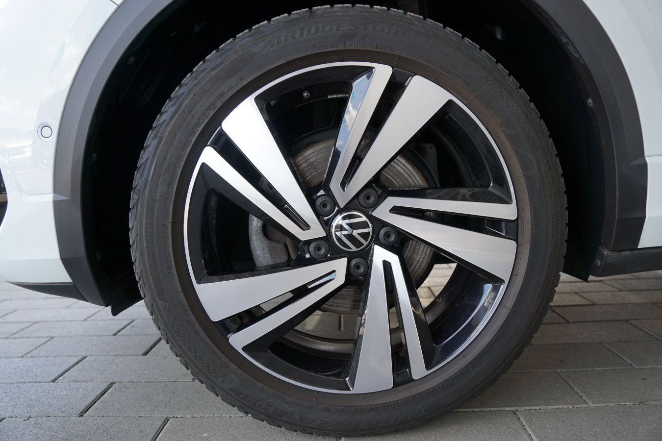 Fahrzeugabbildung Volkswagen T-Roc R-Line 1.5 TSI DSG AHK ACC LED NAVI