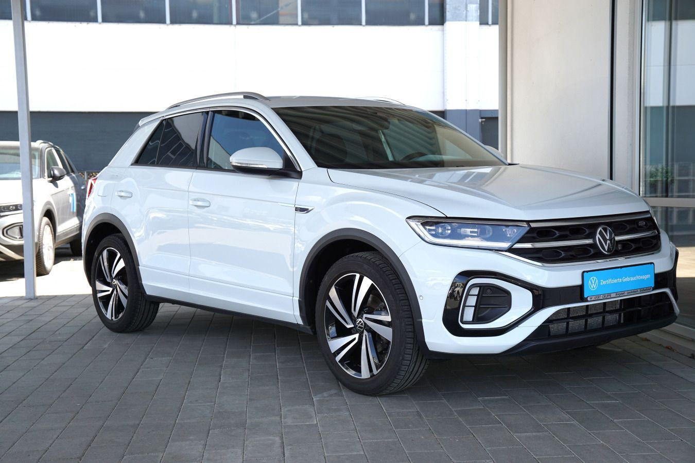 Fahrzeugabbildung Volkswagen T-Roc R-Line 1.5 TSI DSG AHK ACC LED NAVI