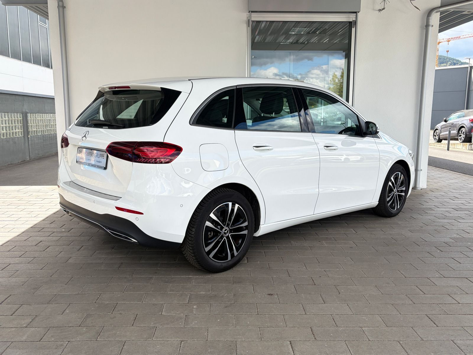 Fahrzeugabbildung Mercedes-Benz B 250 e Progressive 360° AHK MBUX MULTIBEAM