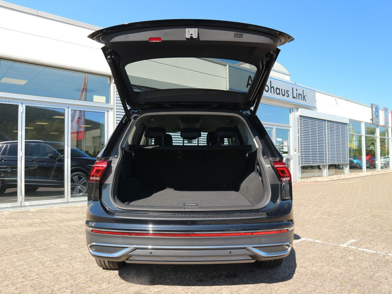 Fahrzeugabbildung Volkswagen Tiguan Allspace Elegance 2.0 TDI DSG 4M NAVI RFK LEDER