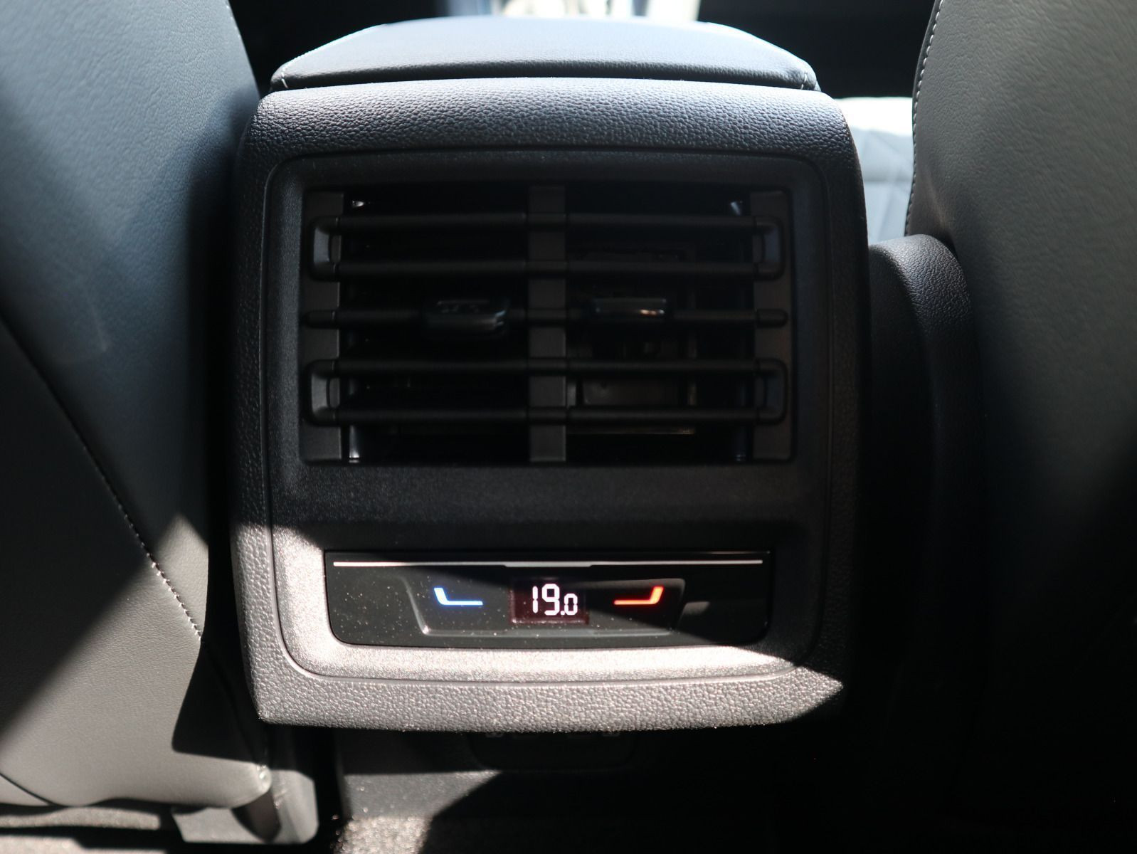 Fahrzeugabbildung Volkswagen Golf GOAL 1.5 TSI 6-Gang AHK NAVI RFK ALLWETTER