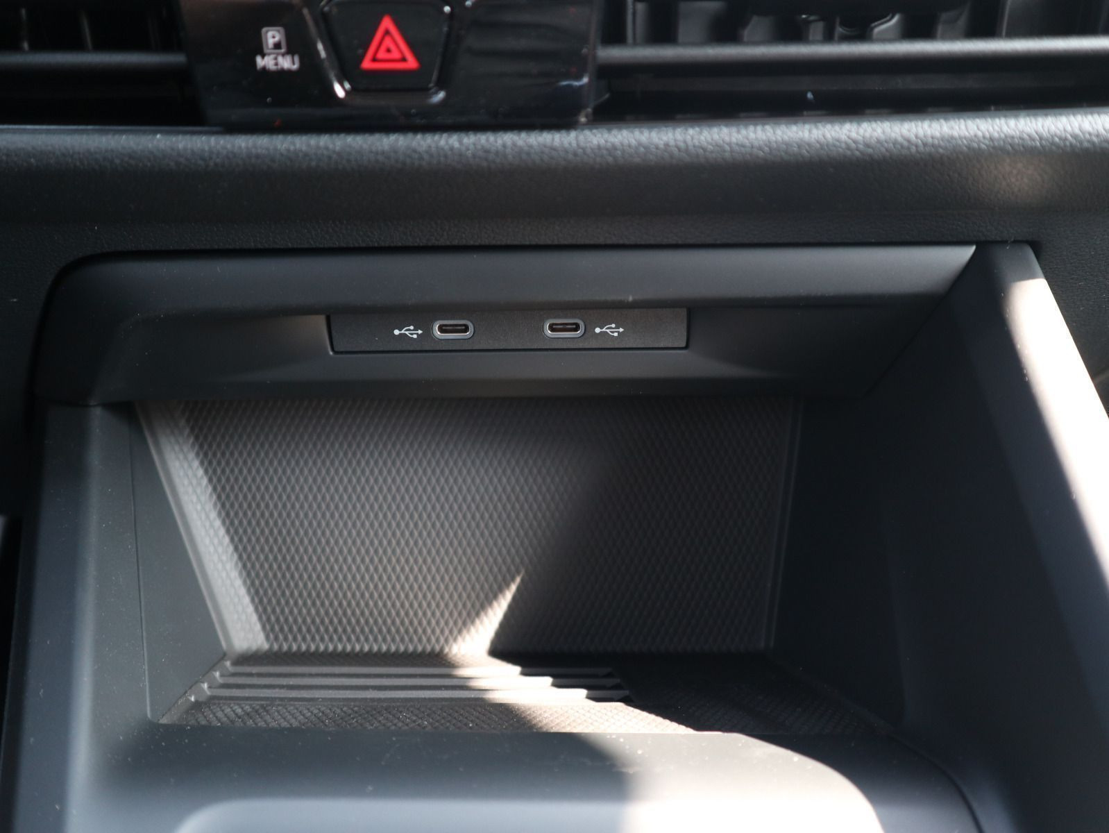 Fahrzeugabbildung Volkswagen Golf GOAL 1.5 TSI 6-Gang AHK NAVI RFK ALLWETTER