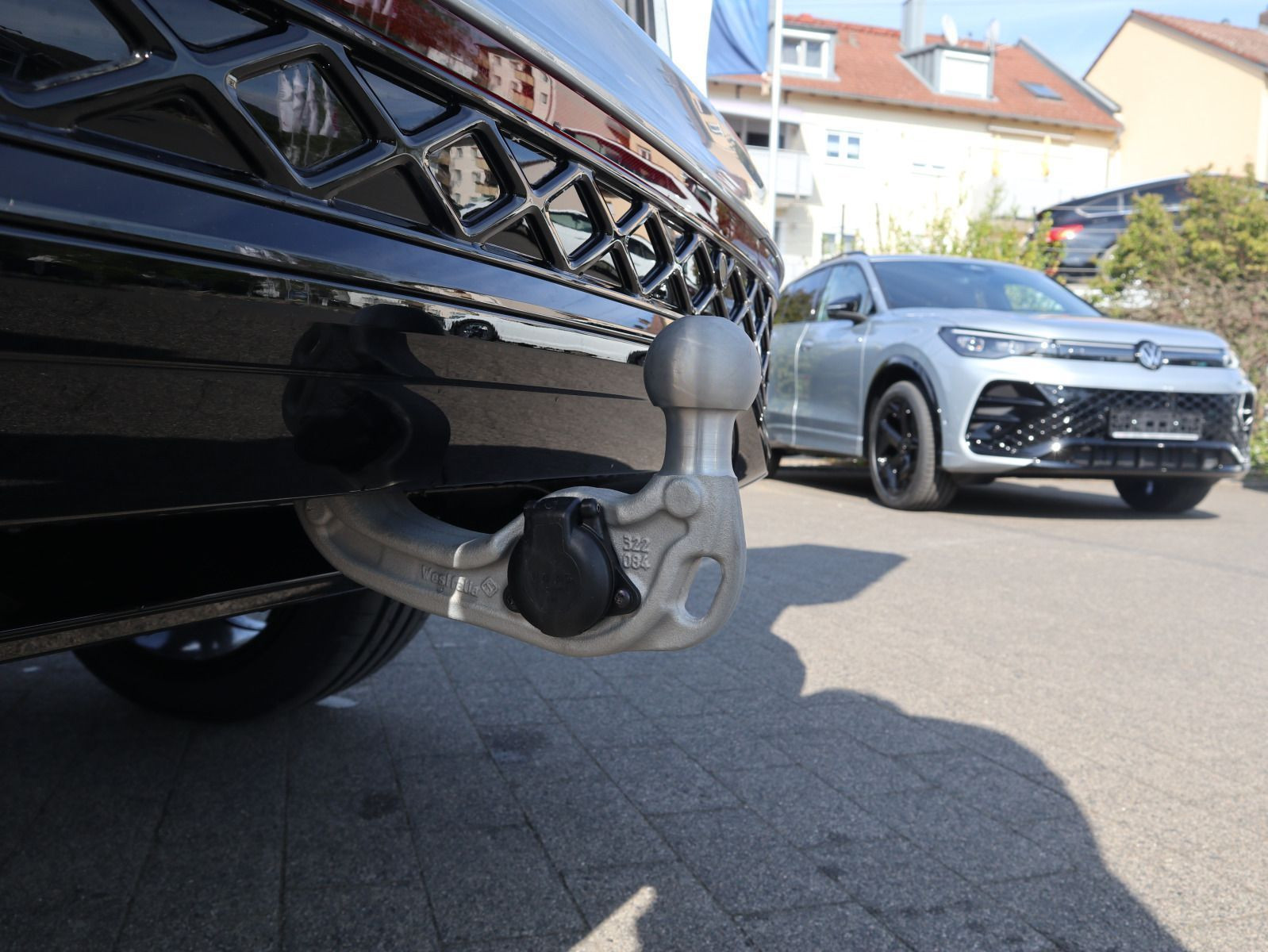 Fahrzeugabbildung Volkswagen Tiguan R-Line 2,0 TSI OPF 4MOTION (265 PS) DSG*AHK*HARMAN KARDON*LEDER*