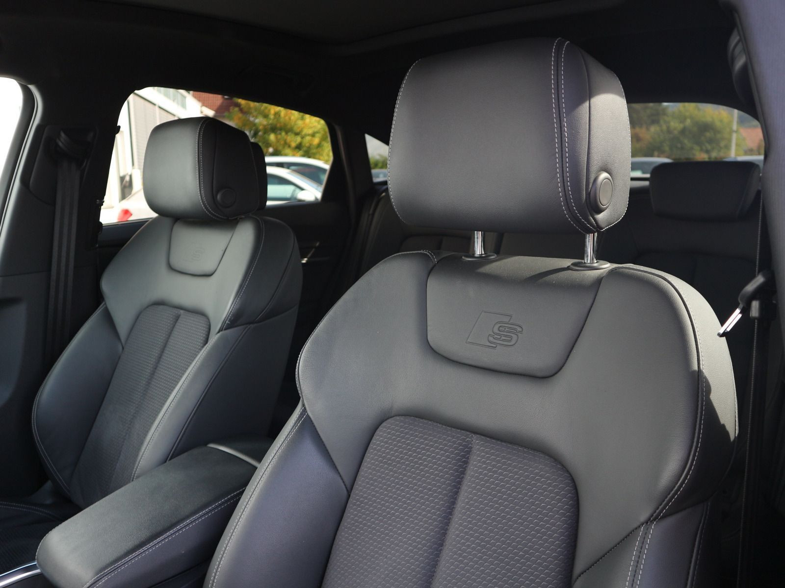 Fahrzeugabbildung Audi Q8 Sportback e-tron 50 quattro advanced PANO*B&O
