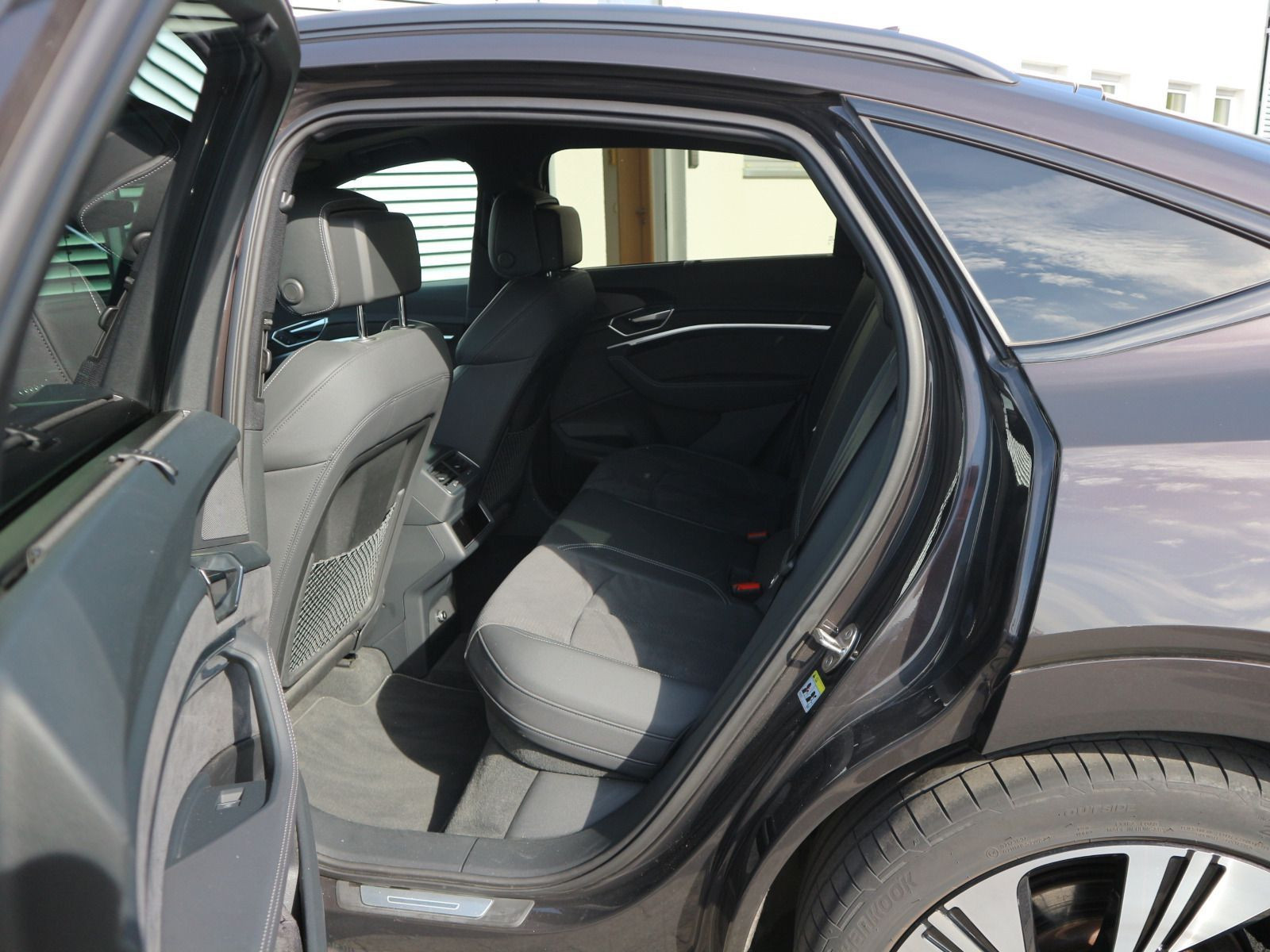 Fahrzeugabbildung Audi Q8 Sportback e-tron 50 quattro advanced PANO*B&O