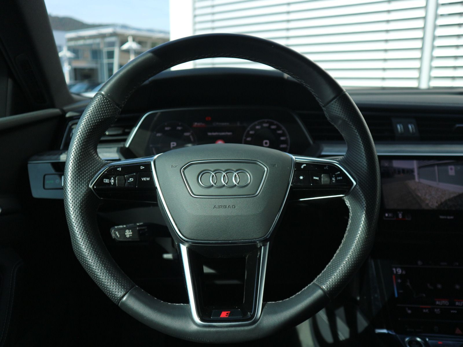 Fahrzeugabbildung Audi Q8 Sportback e-tron 50 quattro advanced PANO*B&O