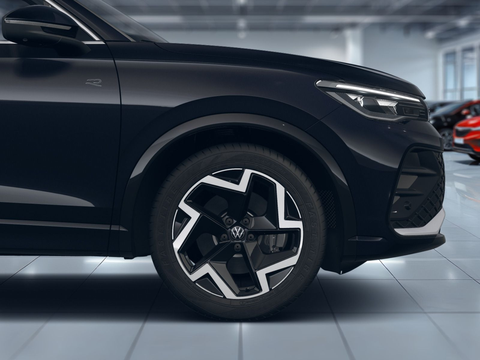 Fahrzeugabbildung Volkswagen Tiguan R-Line 1,5 eHybrid OPF (150 PS) / (115 PS) DSG*AHK*WINTERRÄDER*