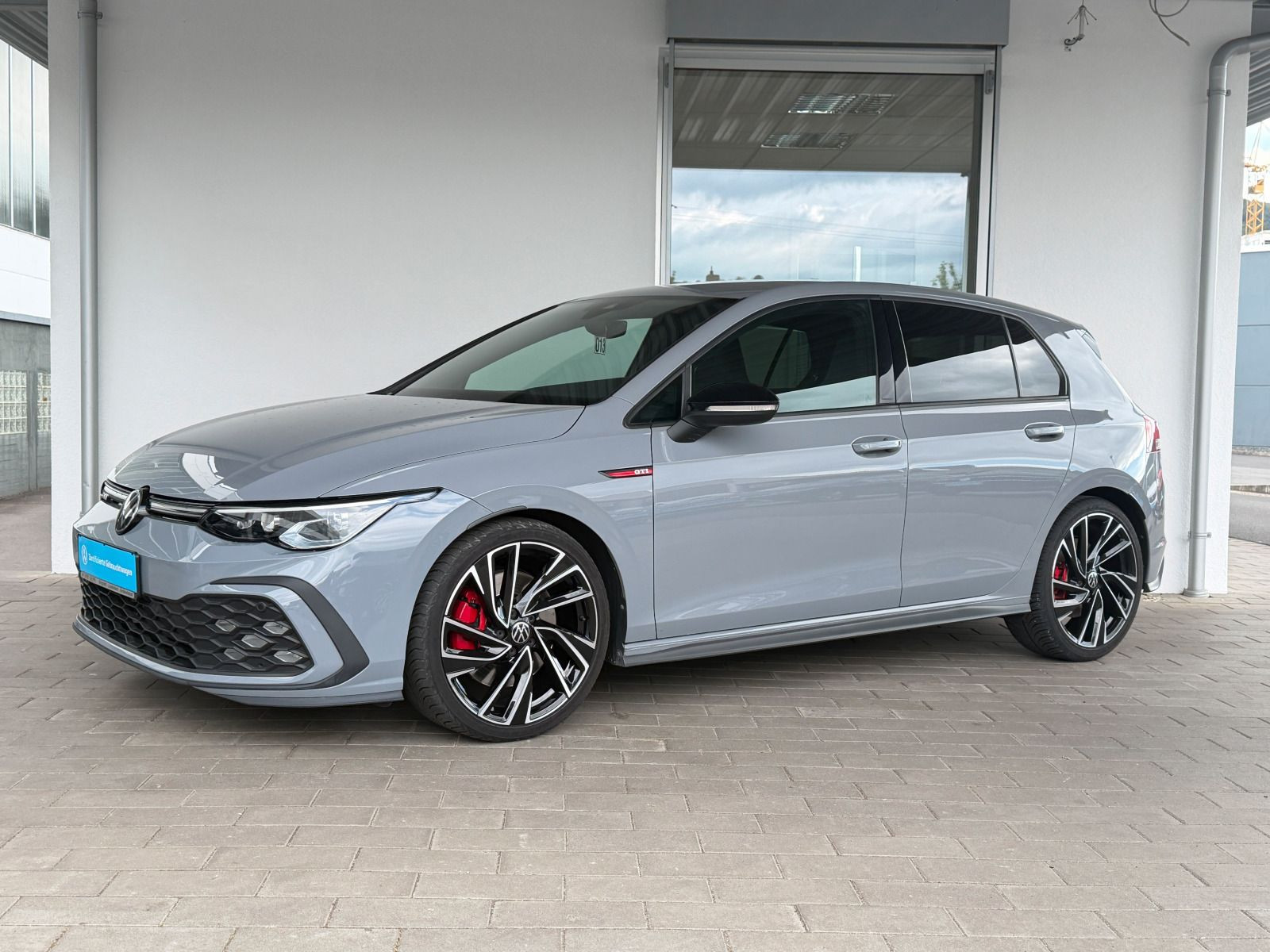 Fahrzeugabbildung Volkswagen Golf GTI 2.0 TSI DSG BLACK STYLE RFK NAVI ACC 19