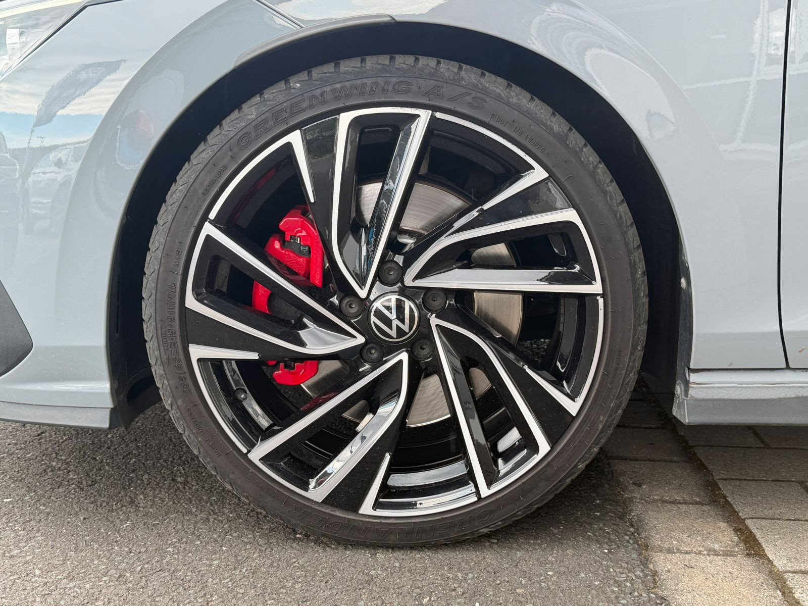 Fahrzeugabbildung Volkswagen Golf GTI 2.0 TSI DSG BLACK STYLE RFK NAVI ACC 19
