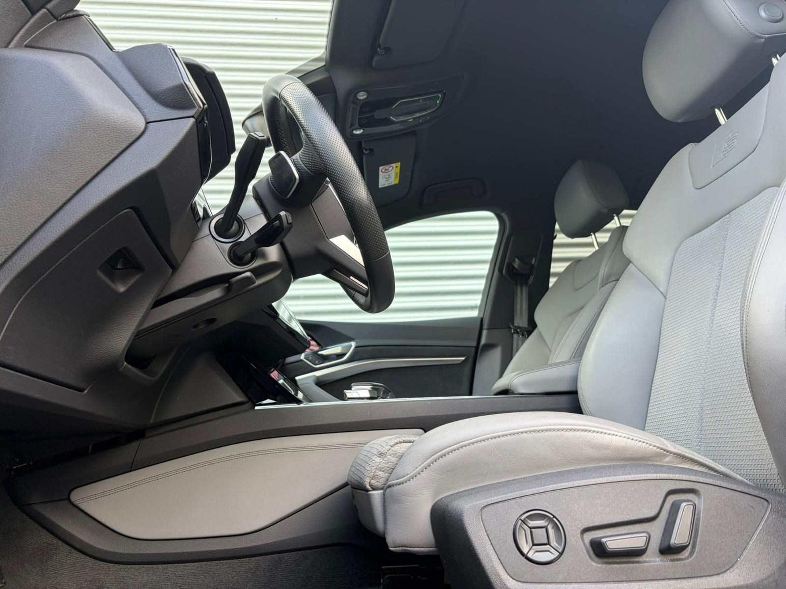 Fahrzeugabbildung Audi e-tron SPORTBACK S LINE 55 QUATTRO+HEAD UP+KAMER