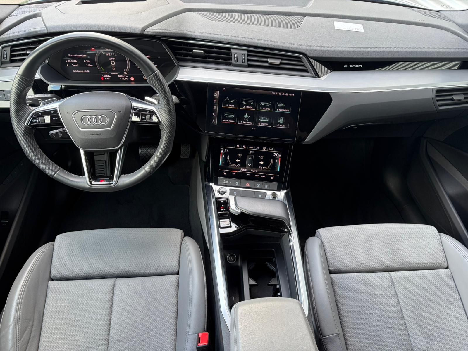 Fahrzeugabbildung Audi e-tron SPORTBACK S LINE 55 QUATTRO+HEAD UP+KAMER
