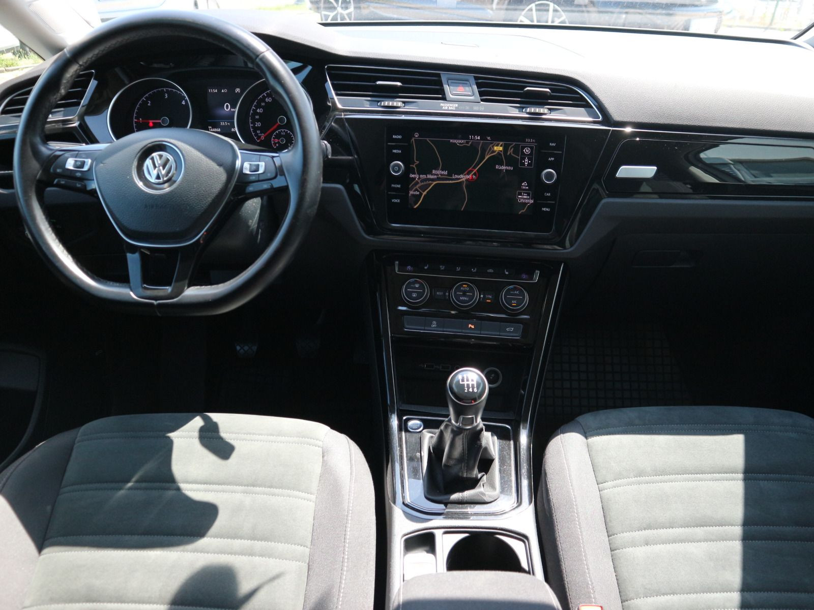 Fahrzeugabbildung Volkswagen Touran R-Line 2.0 TDI ACC LED 7SITZE NAVI