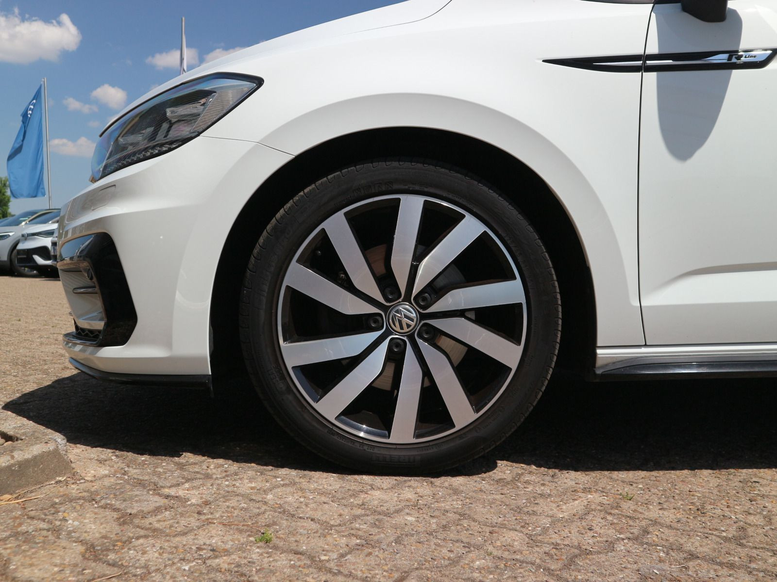 Fahrzeugabbildung Volkswagen Touran R-Line 2.0 TDI ACC LED 7SITZE NAVI