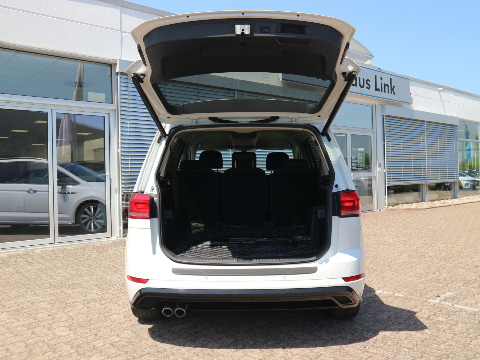 Fahrzeugabbildung Volkswagen Touran R-Line 2.0 TDI ACC LED 7SITZE NAVI