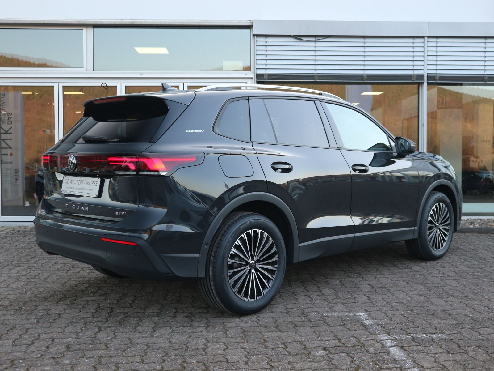 Fahrzeugabbildung Volkswagen Tiguan ENERGY 1,5 eTSI OPF (130 PS) DSG *WINTERRÄDER*NAVI*