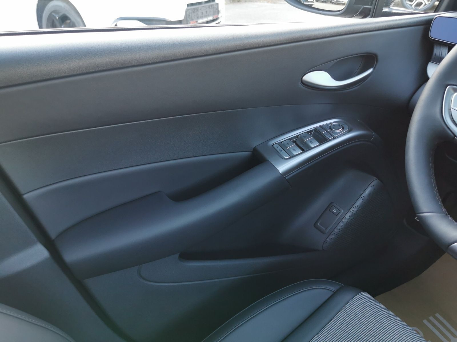 Fahrzeugabbildung BYD Dolphin G DM-i Comfort 156 kW +HUD+18"+PANO