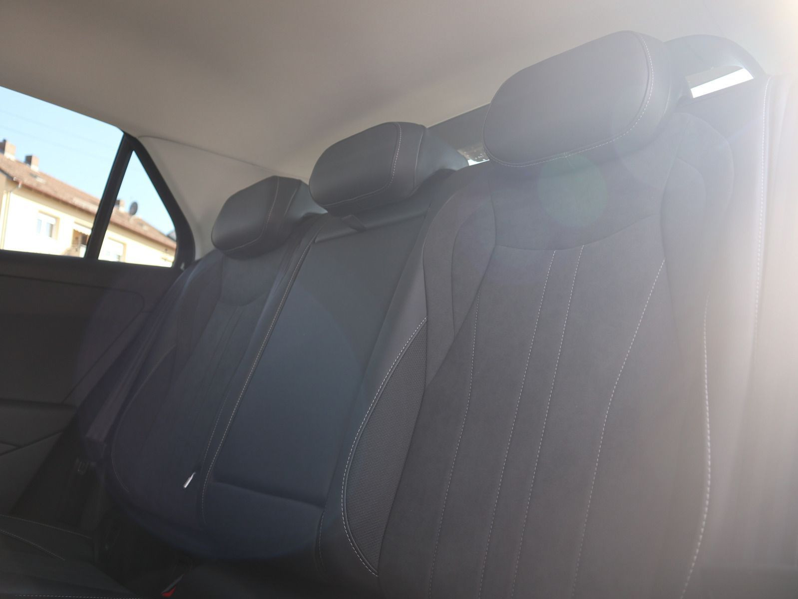 Fahrzeugabbildung Volkswagen T-Roc Style 1.5 eTSI OPF (150 PS) DSG *AHK*WINTERRÄDER*NEUES MODELL*