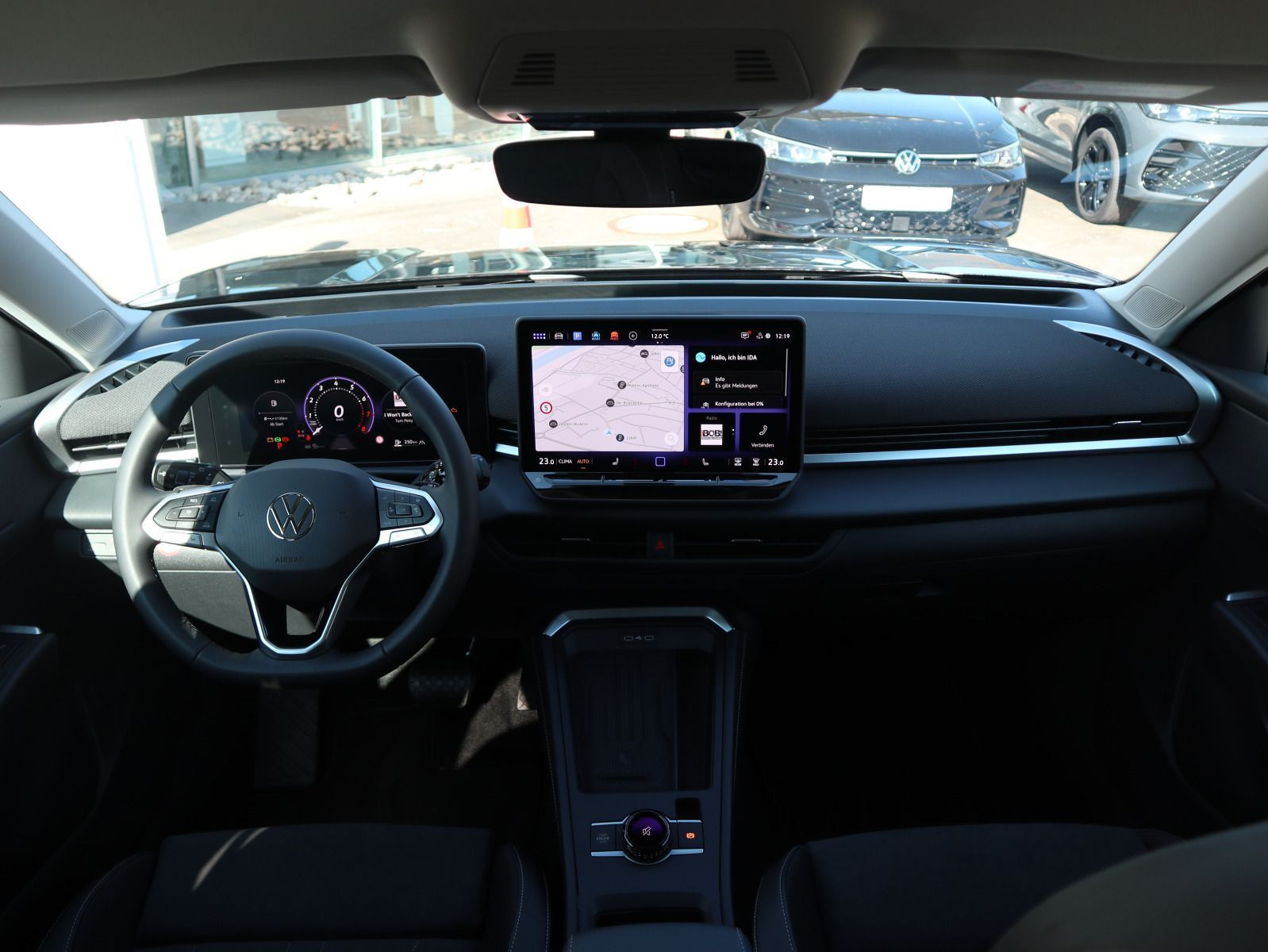 Fahrzeugabbildung Volkswagen T-Roc Style 1.5 eTSI OPF (150 PS) DSG *AHK*WINTERRÄDER*NEUES MODELL*