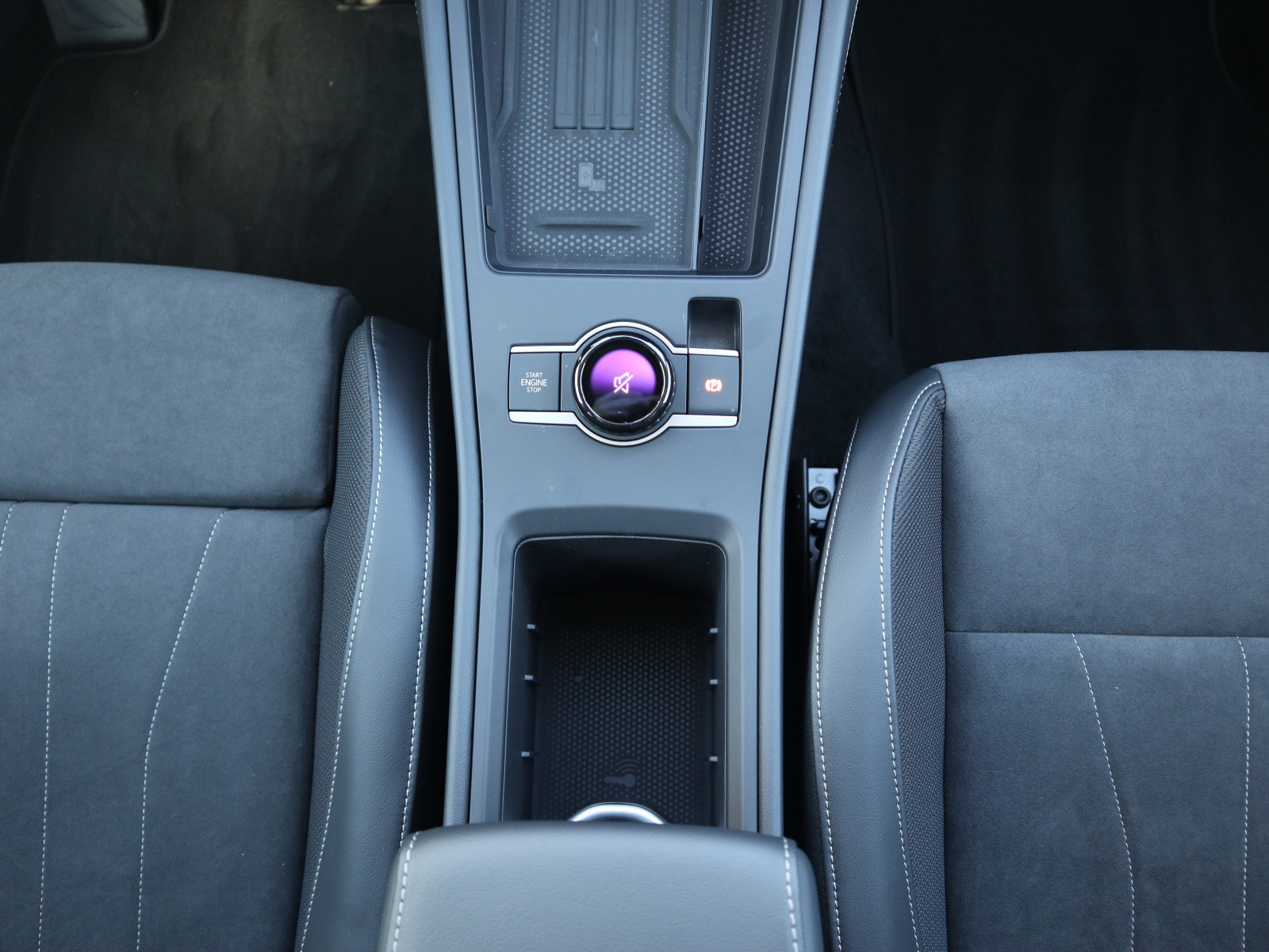Fahrzeugabbildung Volkswagen T-Roc Style 1.5 eTSI OPF (150 PS) DSG *AHK*WINTERRÄDER*NEUES MODELL*