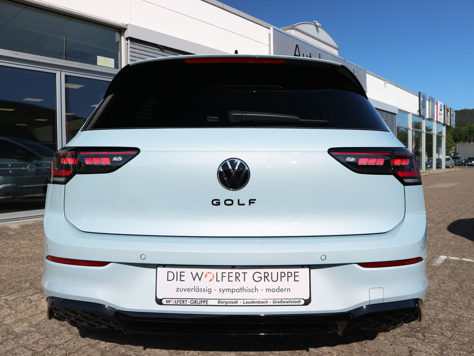 Fahrzeugabbildung Volkswagen Golf R-Line 2,0 TDI SCR (150 PS) DSG *AHK*HARMAN KARDON*PANORAMA*BLACKSTYLE*WINTERRÄDER*