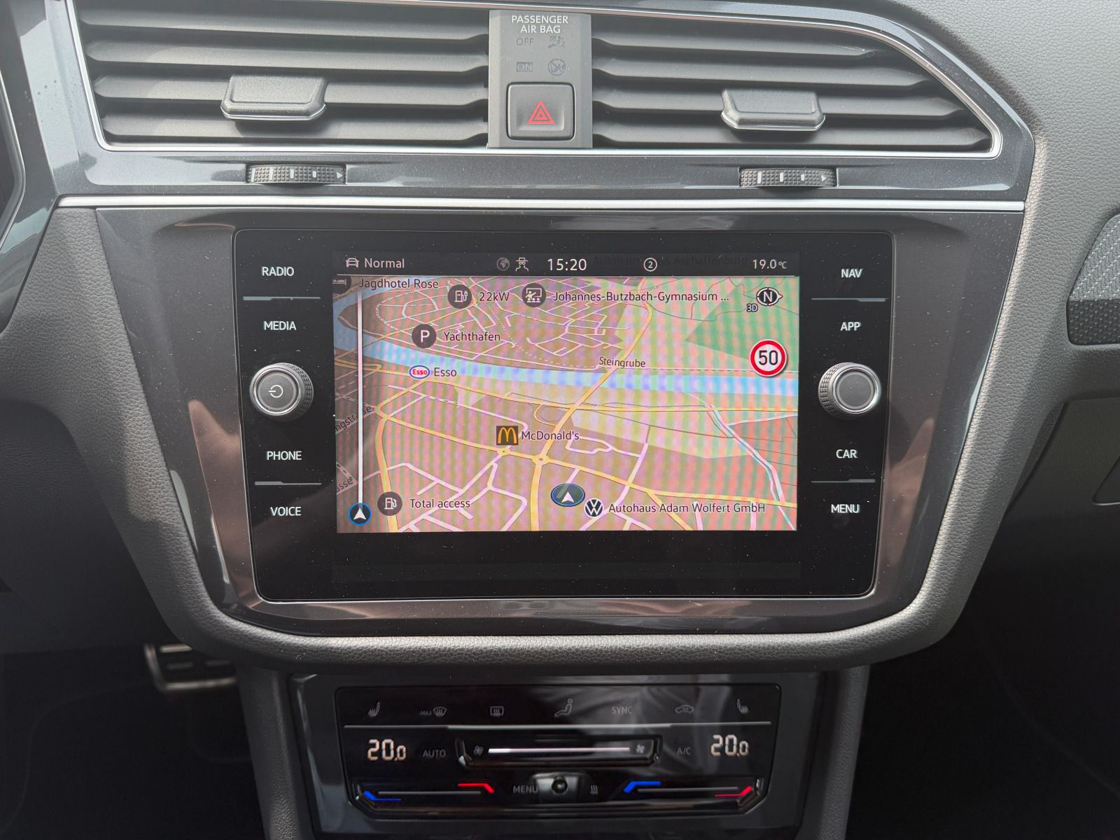 Fahrzeugabbildung Volkswagen Tiguan Allspace R-Line 2.0 TDI 4M DSG AHK STHZG 7SITZE