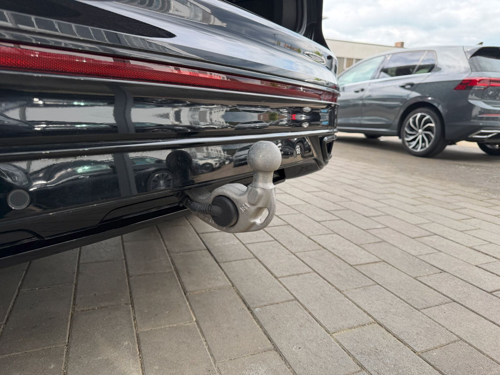 Fahrzeugabbildung Volkswagen Tiguan Allspace R-Line 2.0 TDI 4M DSG AHK STHZG 7SITZE