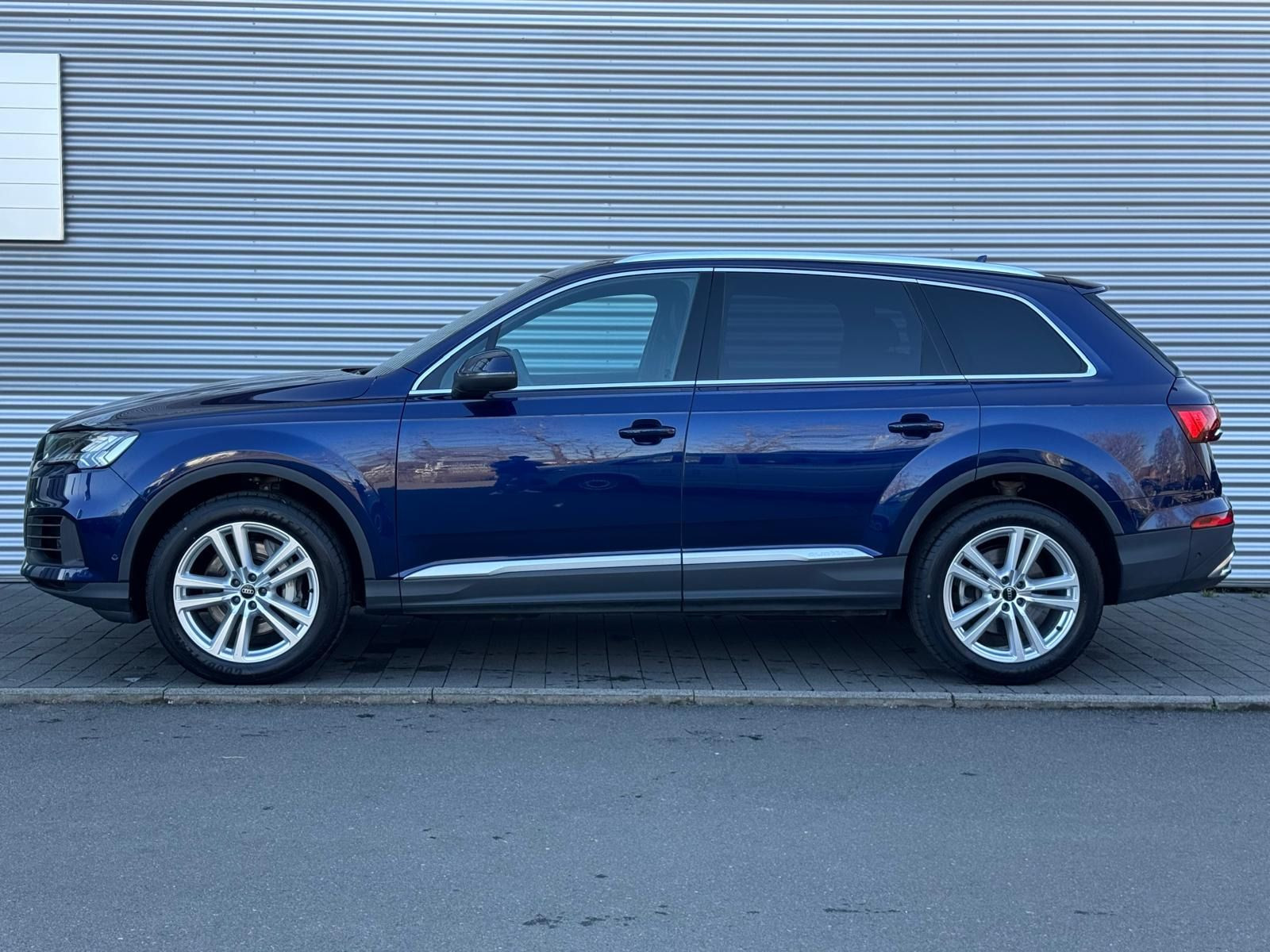 Fahrzeugabbildung Audi Q7 55 TFSI QUATTRO+7 SITZER+HUD+AHK+WINTERRÄDER+