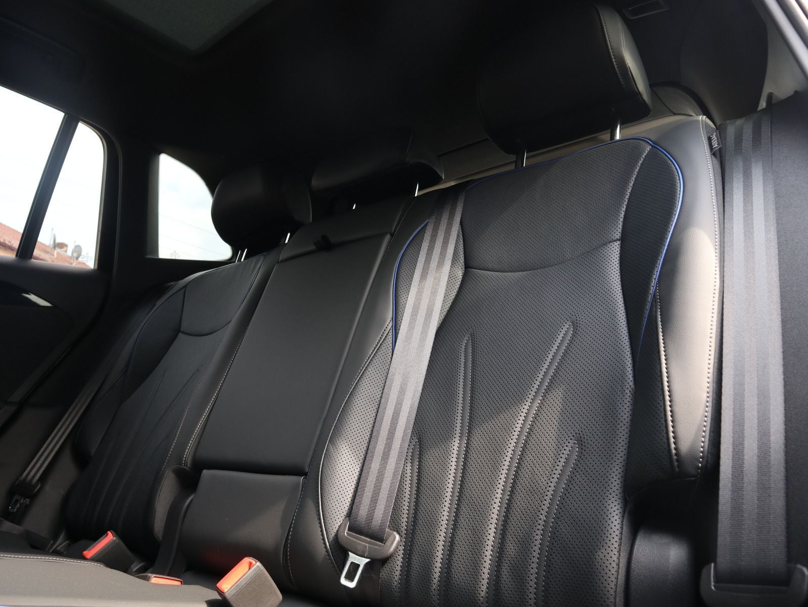 Fahrzeugabbildung Volkswagen Tiguan R-Line 2,0 TSI OPF 4MOTION (204 PS) DSG*AHK*WINTERRÄDER*PANORAMA*HARMANKARDON*
