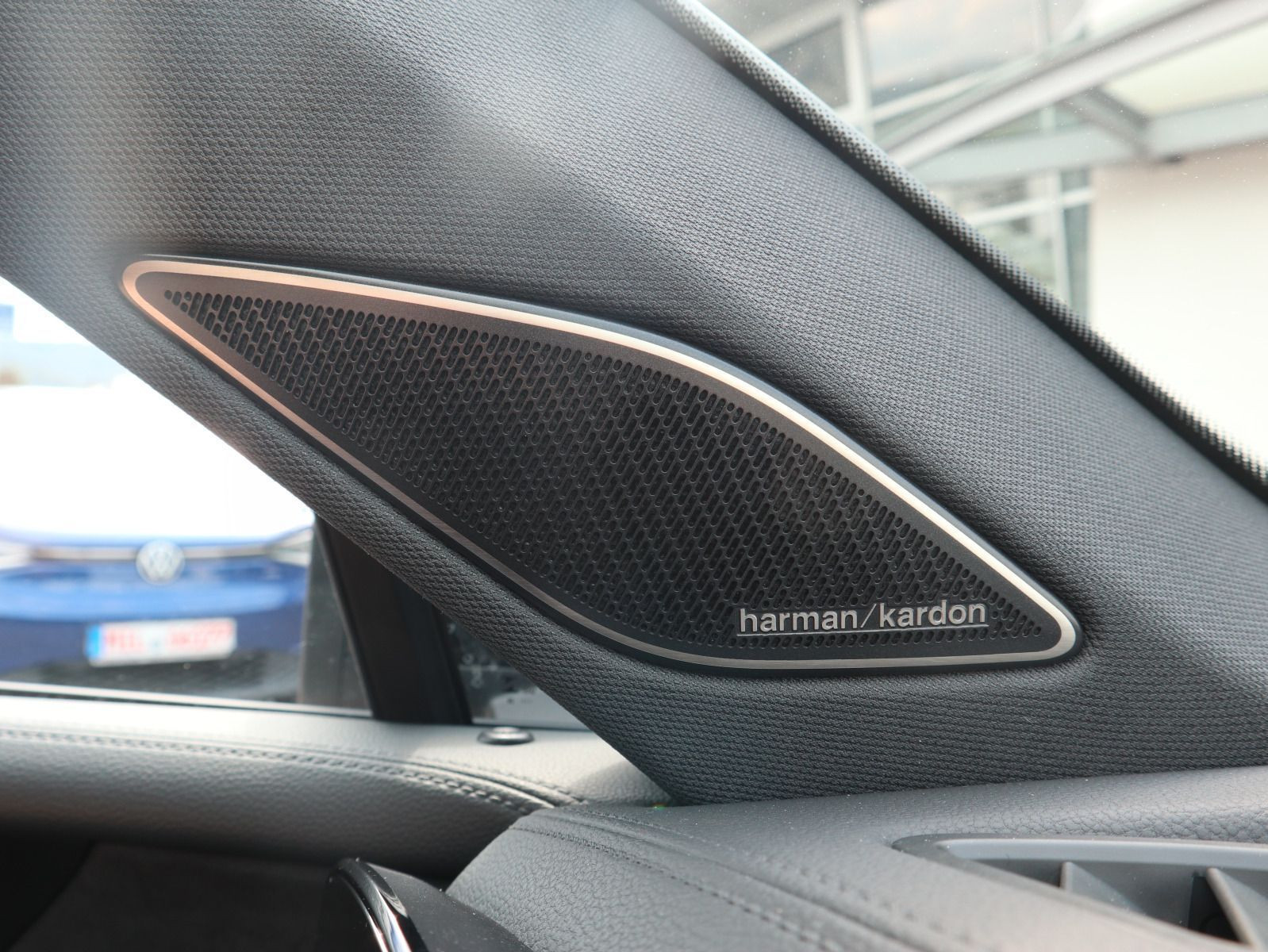 Fahrzeugabbildung Volkswagen Tiguan R-Line 2,0 TSI OPF 4MOTION (204 PS) DSG*AHK*WINTERRÄDER*PANORAMA*HARMANKARDON*