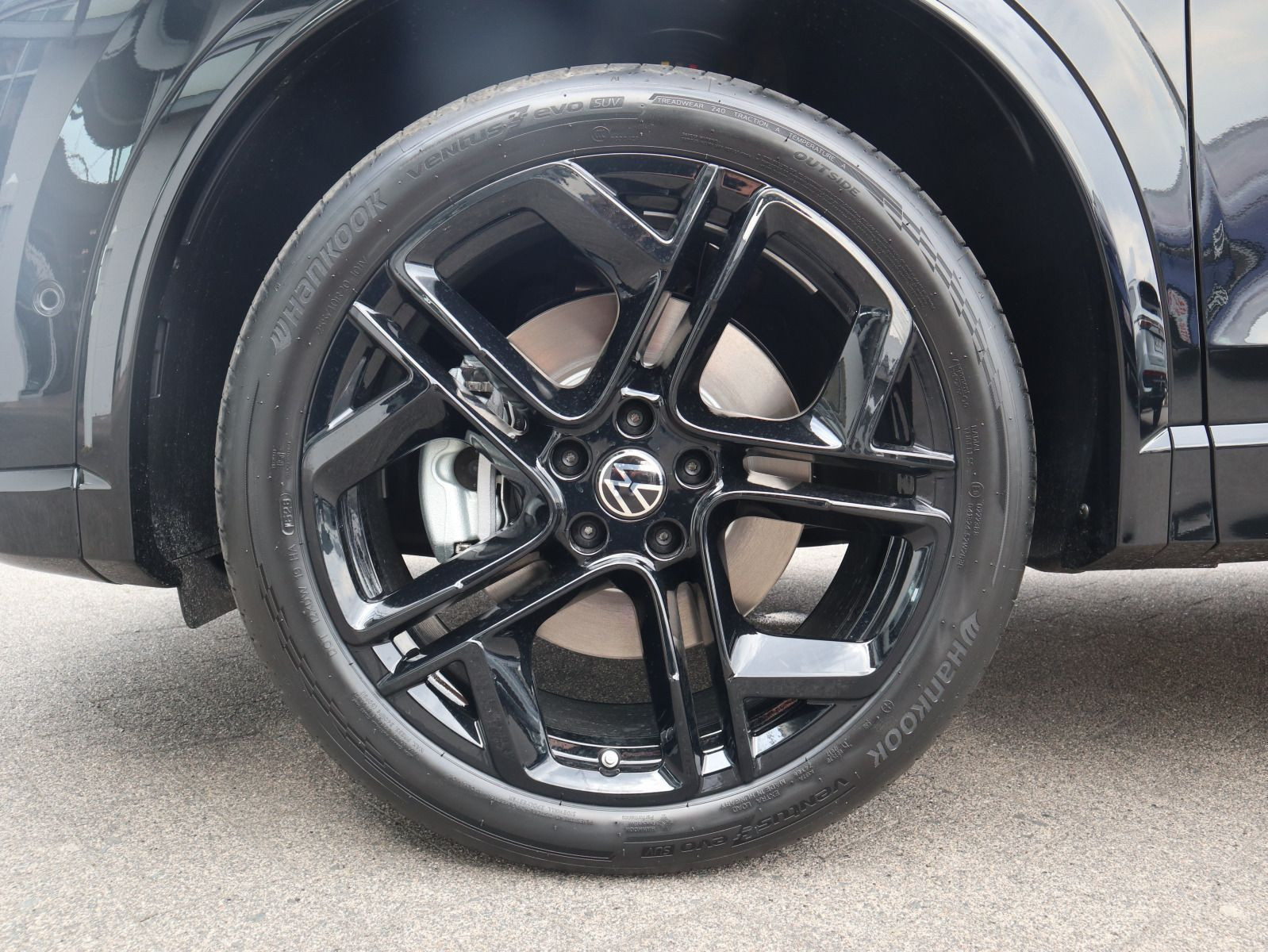 Fahrzeugabbildung Volkswagen Tiguan R-Line 2,0 TSI OPF 4MOTION (204 PS) DSG*AHK*WINTERRÄDER*PANORAMA*HARMANKARDON*