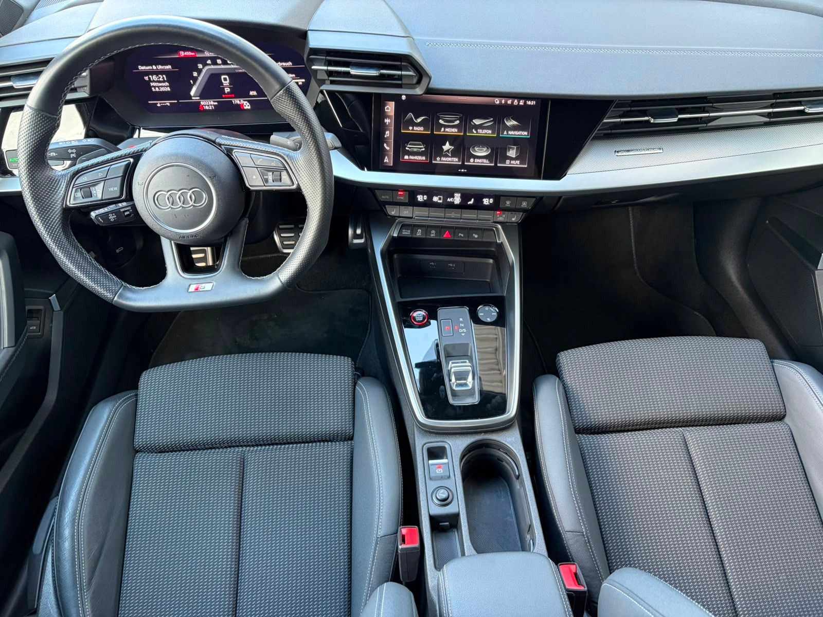 Fahrzeugabbildung Audi S3 Limousine TFSI DSG QUATTRO+WINTERRÄDE+HEAD UP