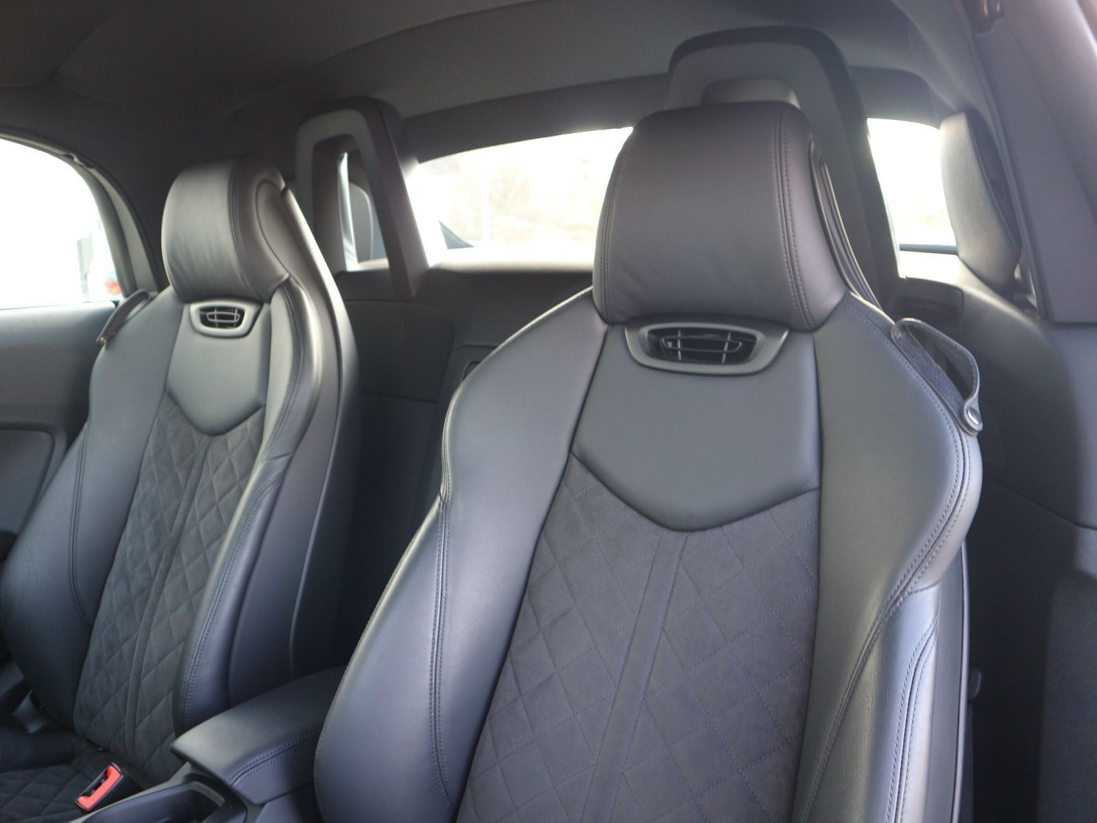 Fahrzeugabbildung Audi TT Roadster 40 TFSI S tronic S line KOPFRAUMHEIZUNG*B&O