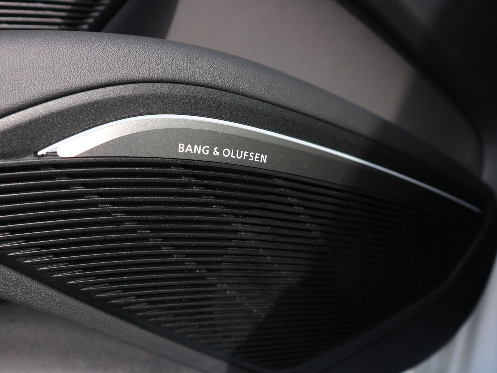 Fahrzeugabbildung Audi TT Roadster 40 TFSI S tronic S line KOPFRAUMHEIZUNG*B&O