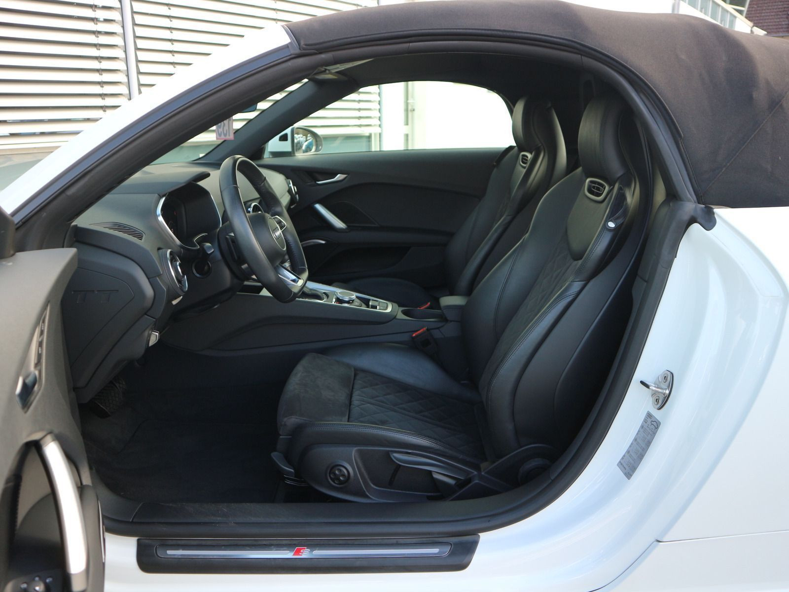 Fahrzeugabbildung Audi TT Roadster 40 TFSI S tronic S line KOPFRAUMHEIZUNG*B&O