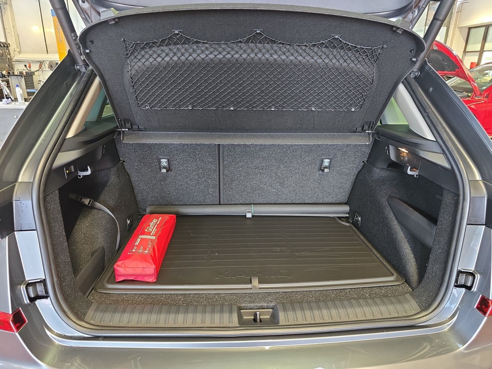 Fahrzeugabbildung SKODA Kamiq TOUR 1.0 TSI 85 kW DSG +AHK+NAVI+KOMFORT