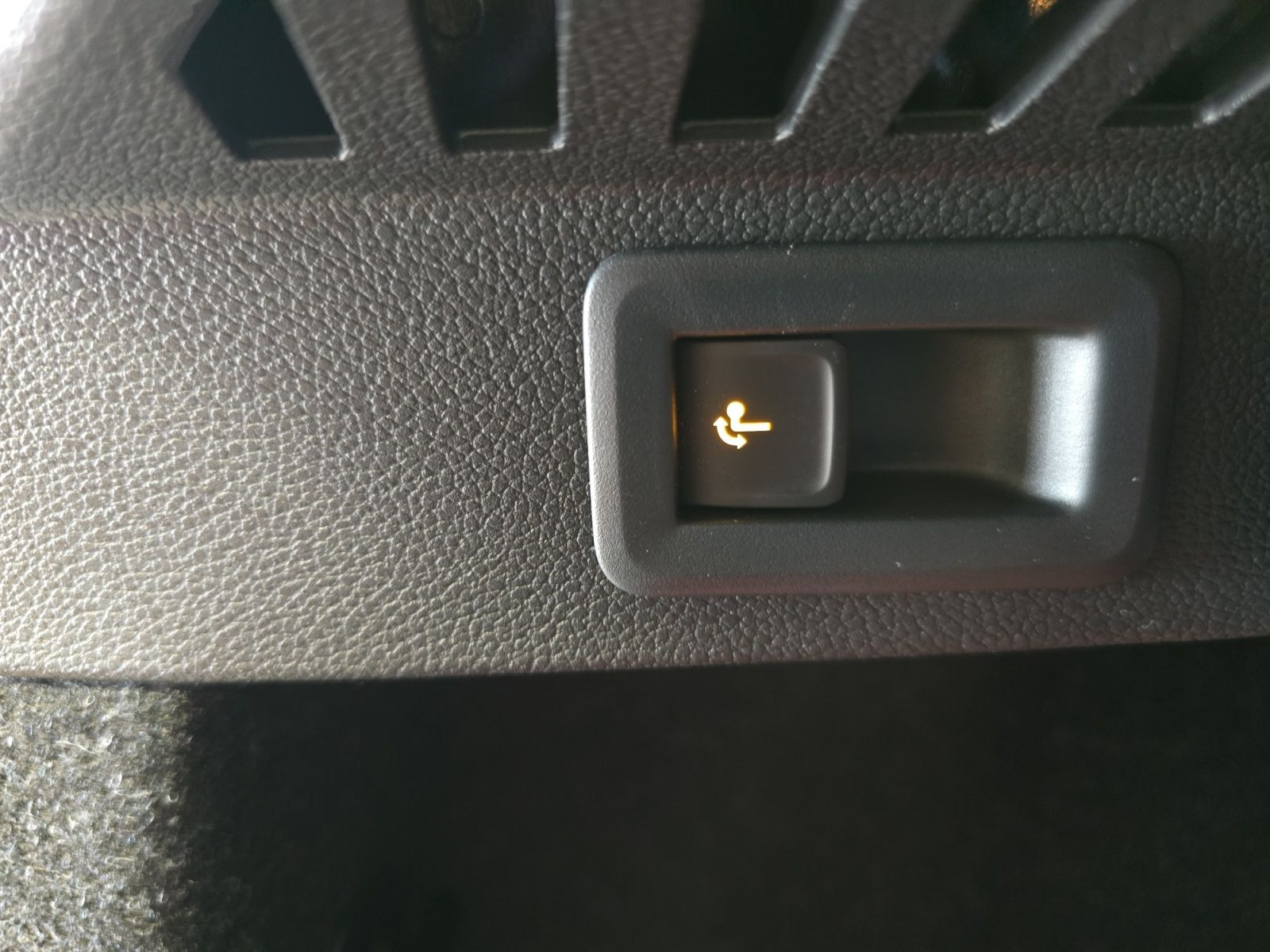 Fahrzeugabbildung SKODA Kamiq TOUR 1.0 TSI 85 kW DSG +AHK+NAVI+KOMFORT