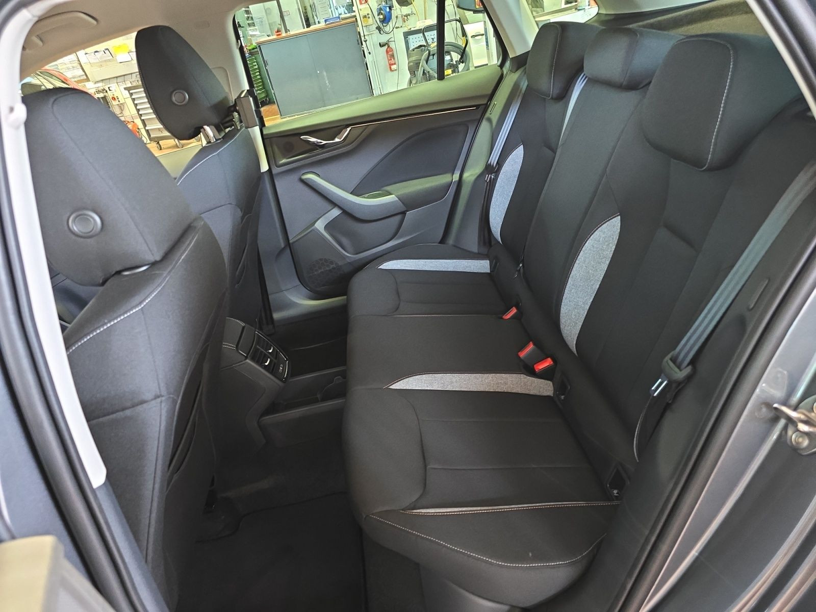 Fahrzeugabbildung SKODA Kamiq TOUR 1.0 TSI 85 kW DSG +AHK+NAVI+KOMFORT