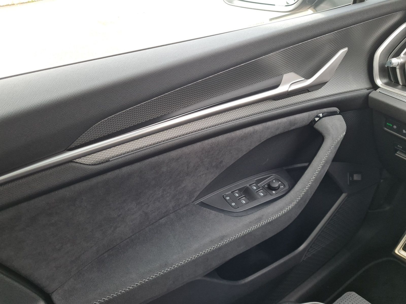 Fahrzeugabbildung SKODA Kodiaq 1.5 TSI Sportline DSG +AHK+HEAD-UP+7SITZER