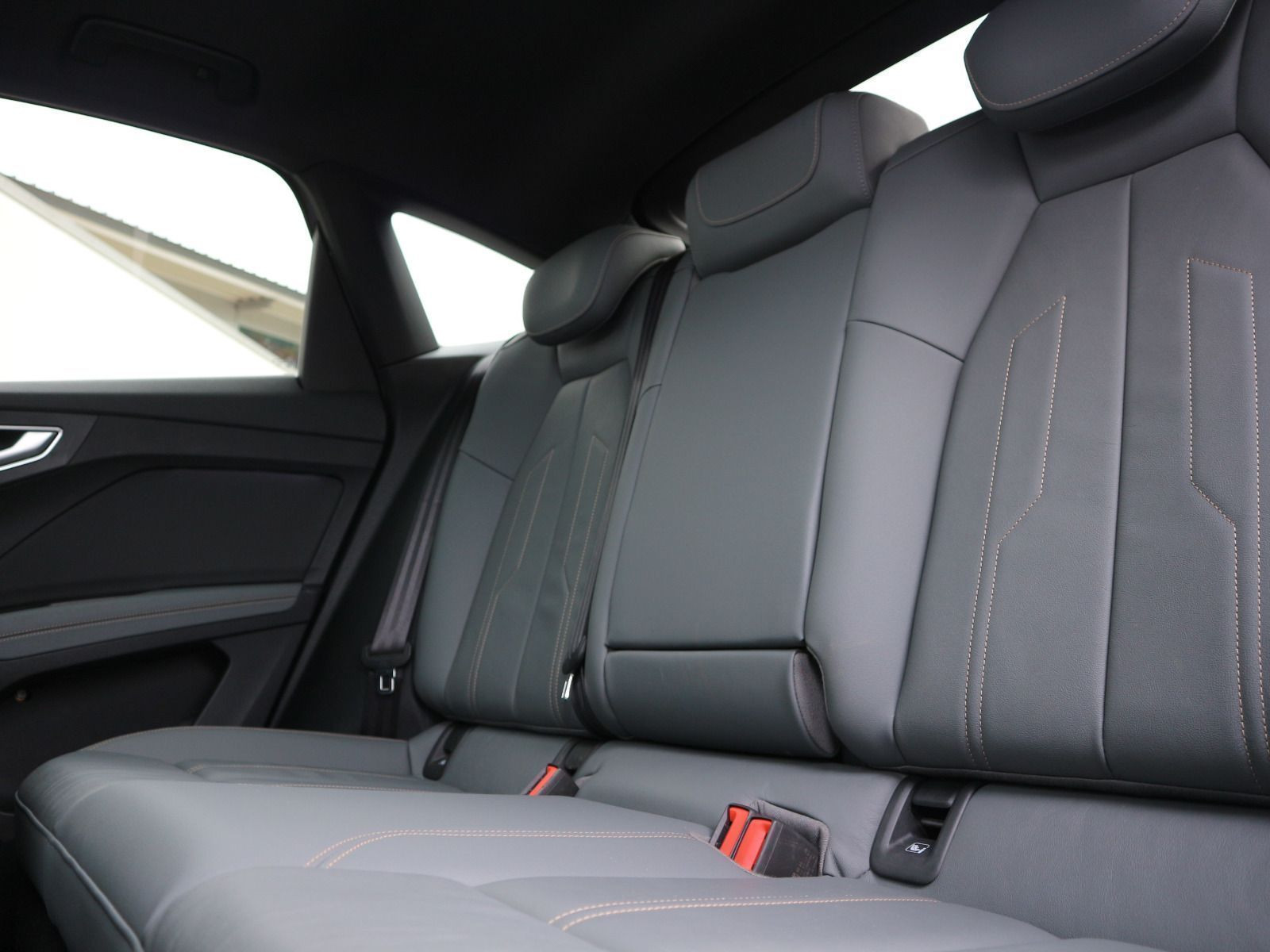 Fahrzeugabbildung Audi Q4 Sportback EDITION ONE S line 50 e-tron 0,25% quattro MATRIX*HUD*PANO*RFK*AHK