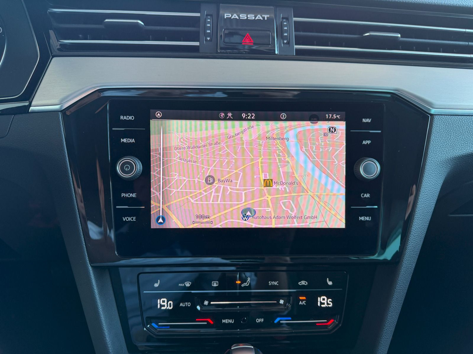 Fahrzeugabbildung Volkswagen Passat Variant Elegance 2.0 TDI DSG AHK MATRIX RFK ACC NAVI