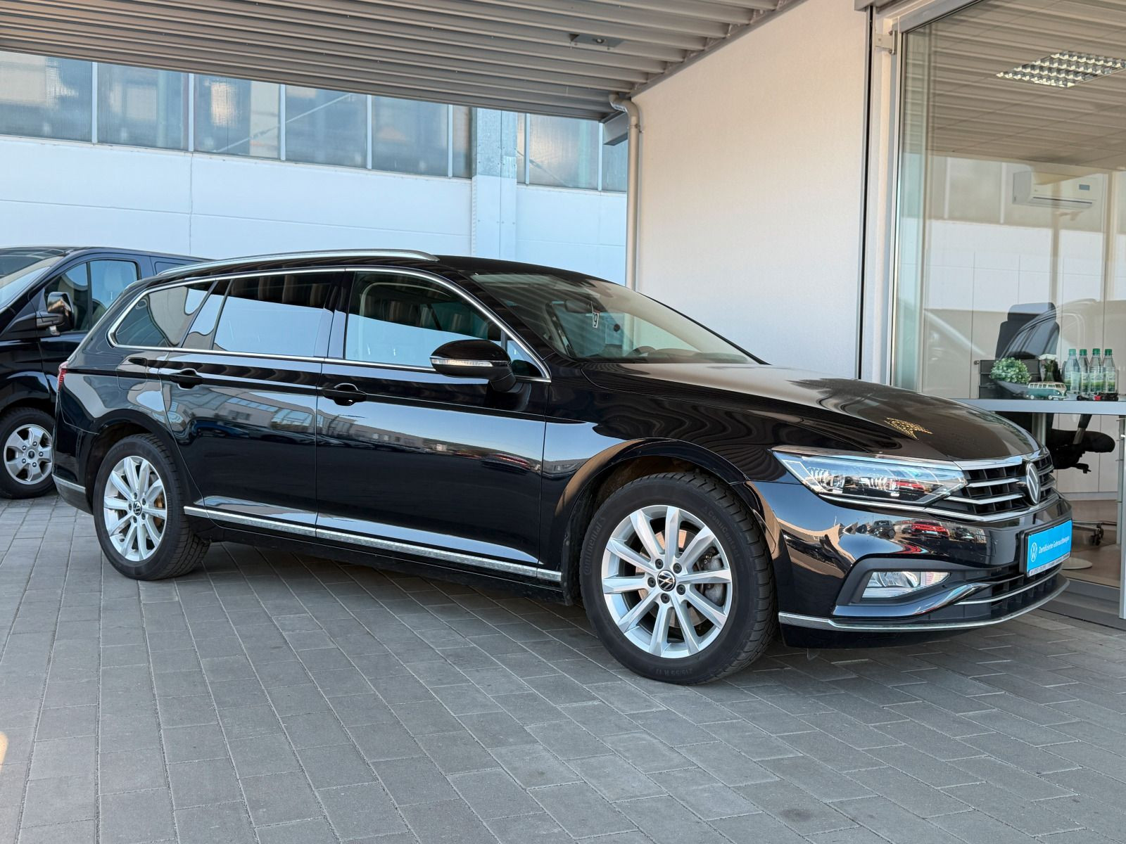 Fahrzeugabbildung Volkswagen Passat Variant Elegance 2.0 TDI DSG AHK MATRIX RFK ACC NAVI