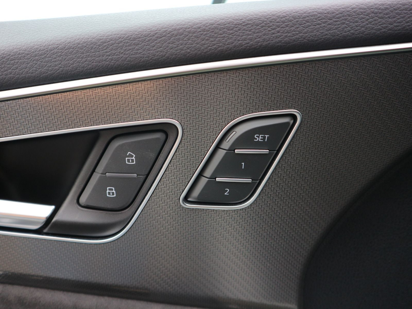 Fahrzeugabbildung Audi RS Q8 quattro PANO+KERAMIK+AHK+HEADUP+ACC+MATRIX